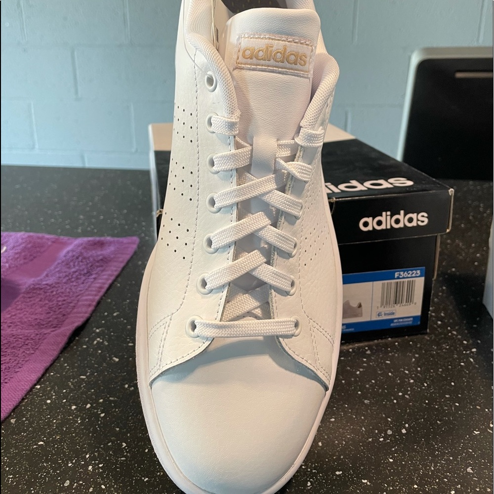 Woman Adidas Advantage Sneaker